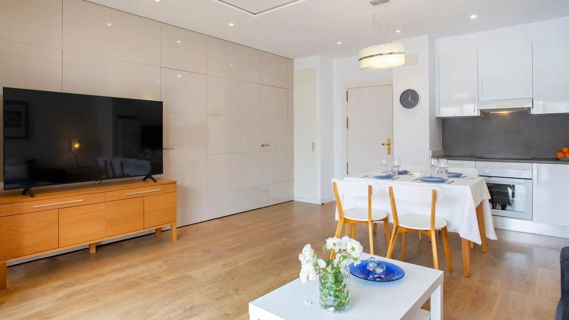 Unbeatable Location Fuengirola - 1 Step Away From Everything شقة